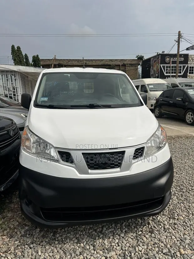 Nissan Caravan (Urvan) 2017 White · Photo 1