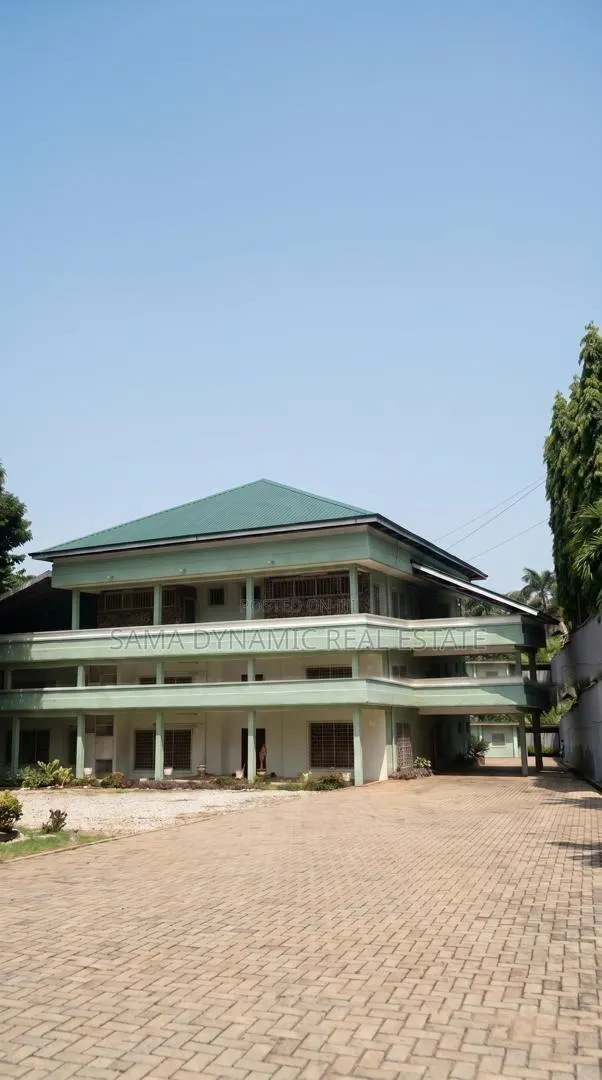 12bdrm House in Cantonment, Cantonments for rent · Photo 1