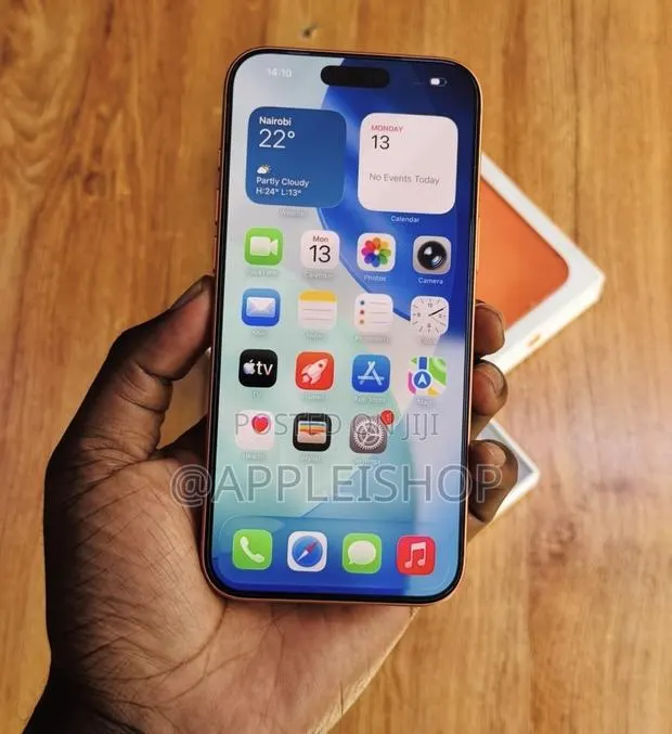 Apple iPhone 17 Pro Max 512 GB Orange · Photo 1