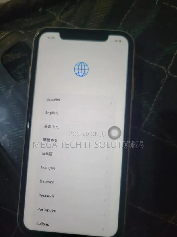 Apple iPhone 11 64 GB White · Photo 1