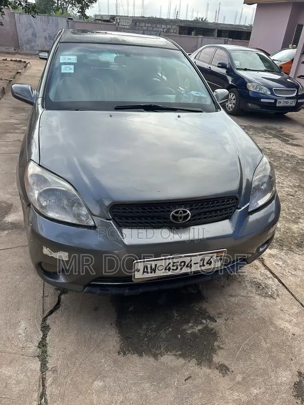 Toyota Matrix XR Hatchback FWD (1.8L 4cyl 4A) 2008 Gray · Photo 1