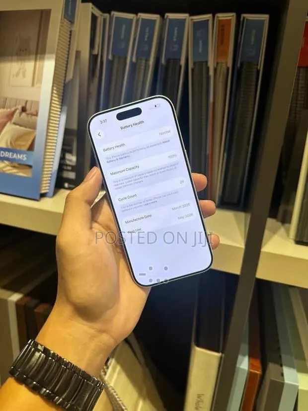 Apple iPhone 17 Pro Max 512 GB Silver · Photo 1