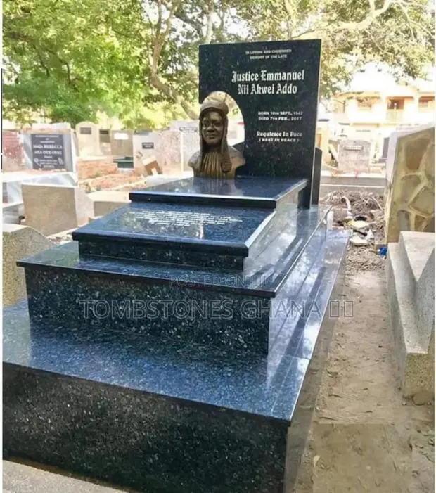 Beautiful Three Steps Tombstones Done at Oda · Photo 1