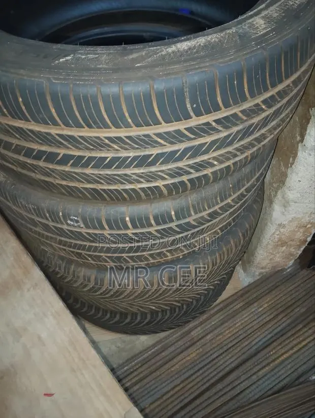 Rim 19 Tires (245/45 R19) · Photo 1