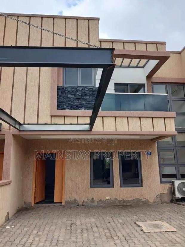 4bdrm Townhouse / Terrace in Mainstay Estates, Nmai-Dzorn for rent · Photo 1