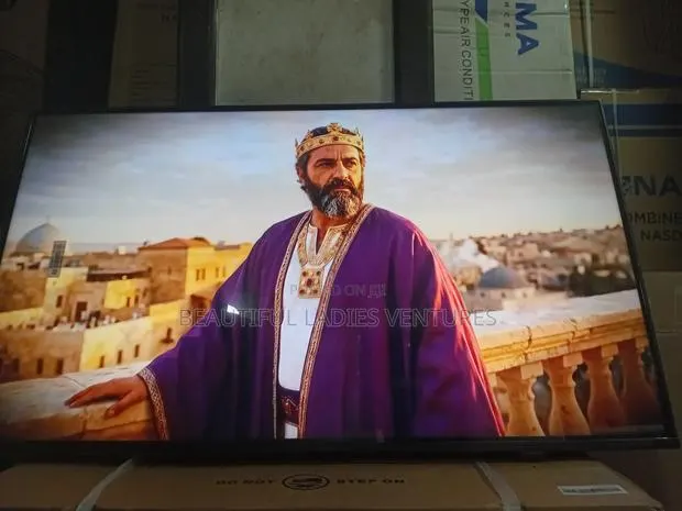 Samsung 43” Smart Led Tv With Modern Design · Photo 1