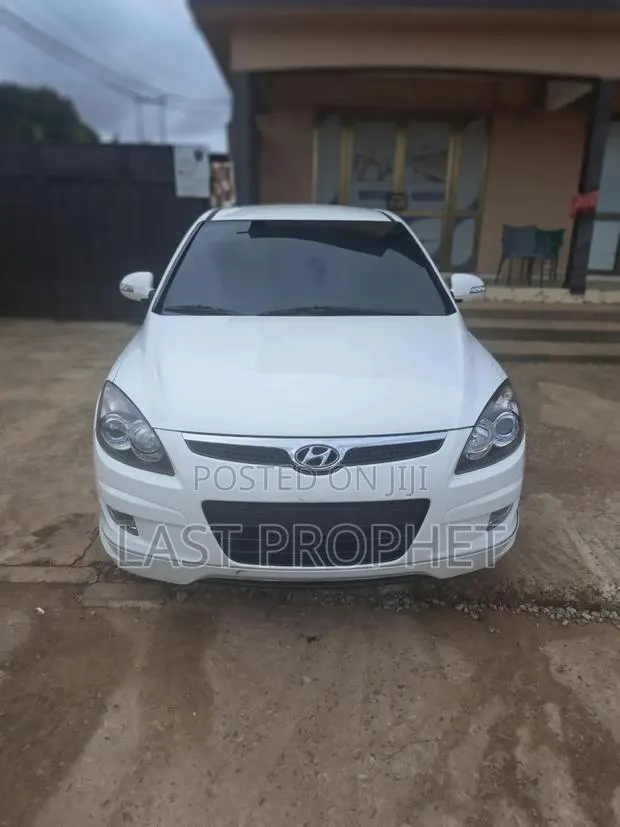 Hyundai i30 1.6 2012 White · Photo 1