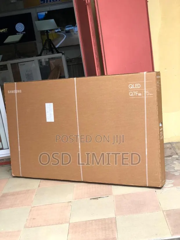 Pure Sound Meets Pure Color on a 75" Screen · Photo 1