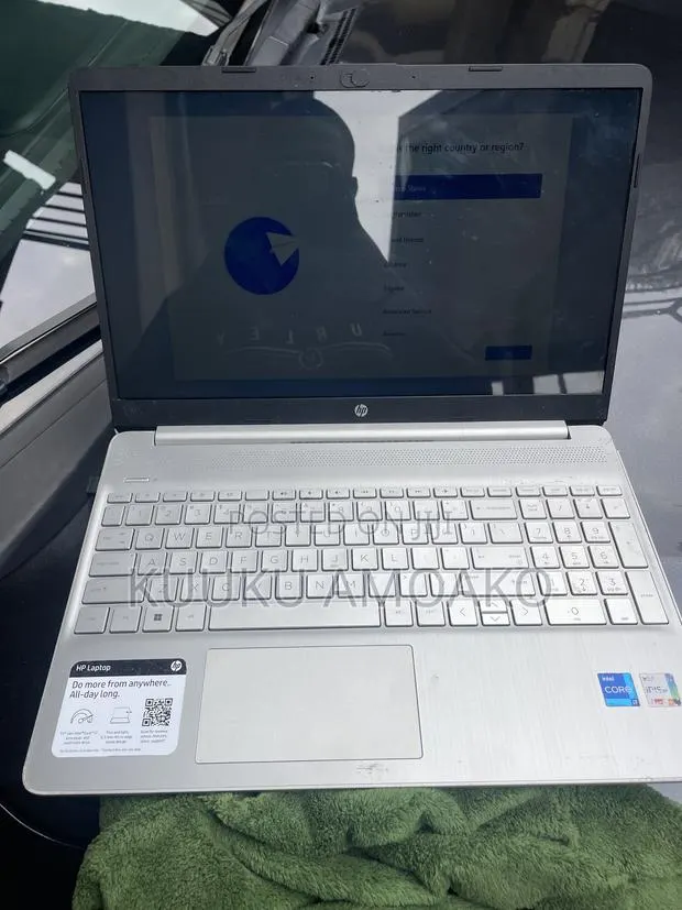 Laptop HP 15-dy2075tg 8GB Intel Core i7 SSD 256GB · Photo 1