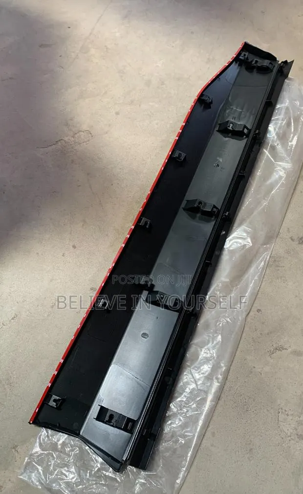 Toyota Rav4 2019 2020 2021 2022 2023 2024 2025 Front Door Moulding · Photo 1