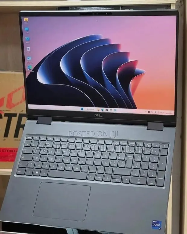 New Laptop Dell Precision 7670 64GB Intel Core i9 SSD 1T · Photo 1