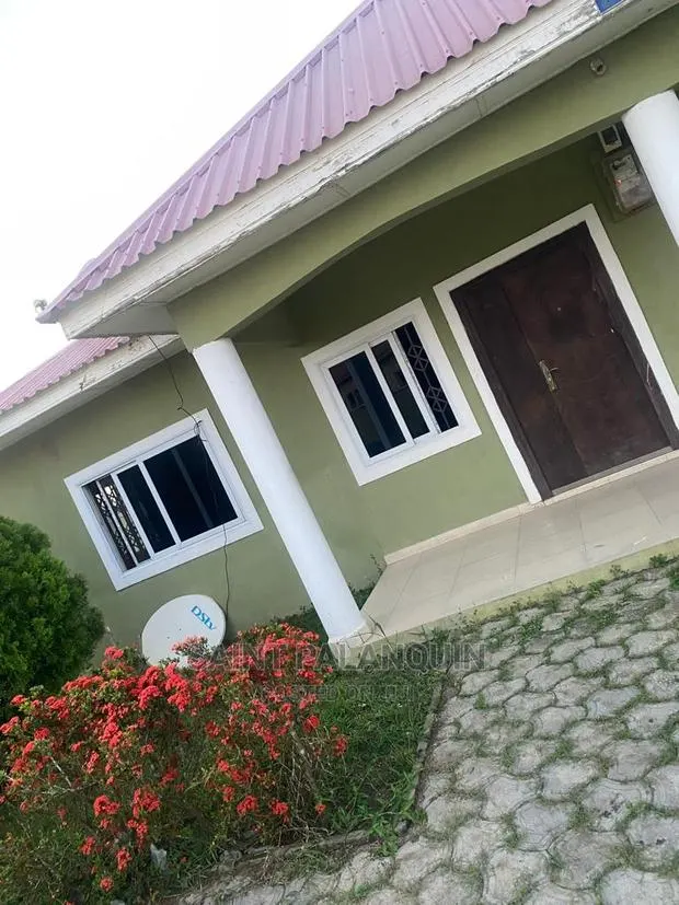 4bedroom Sfcontain 4 Rent or Sale at Kasoa Behind Kaaf Univs · Photo 1