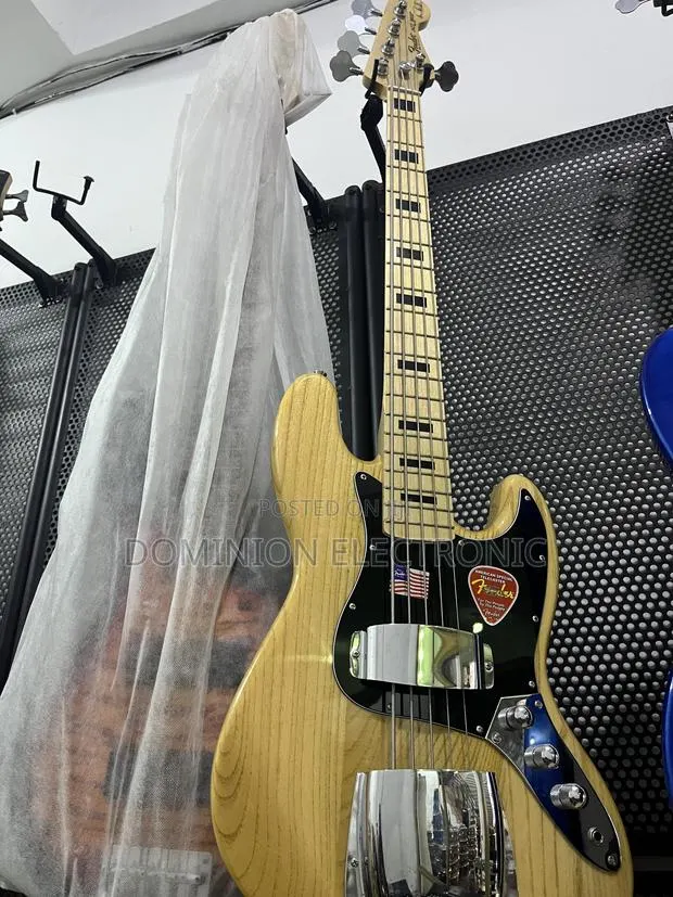 Bass Guitar · Photo 1