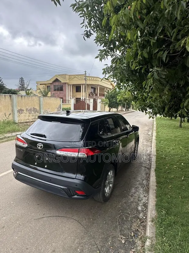New Toyota Corolla Cross XLE 2025 Black · Photo 1