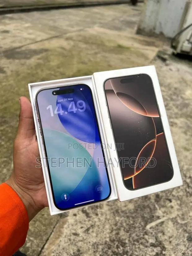Apple iPhone 16 Pro Max 512 GB Gold · Photo 1