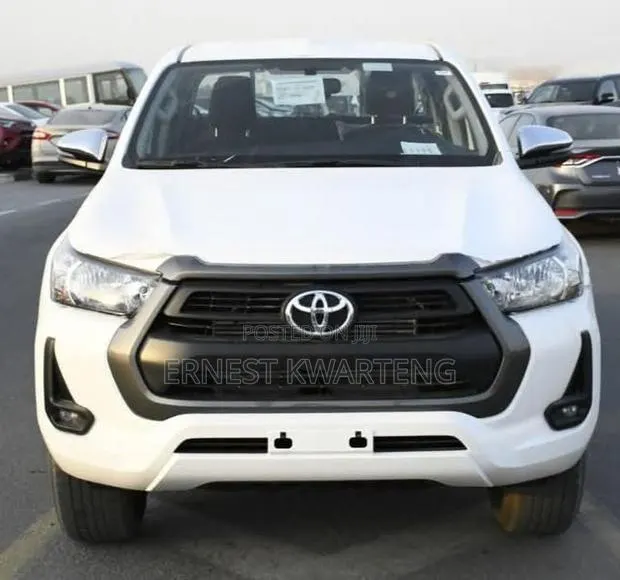 New Toyota Hilux 2025 White · Photo 1