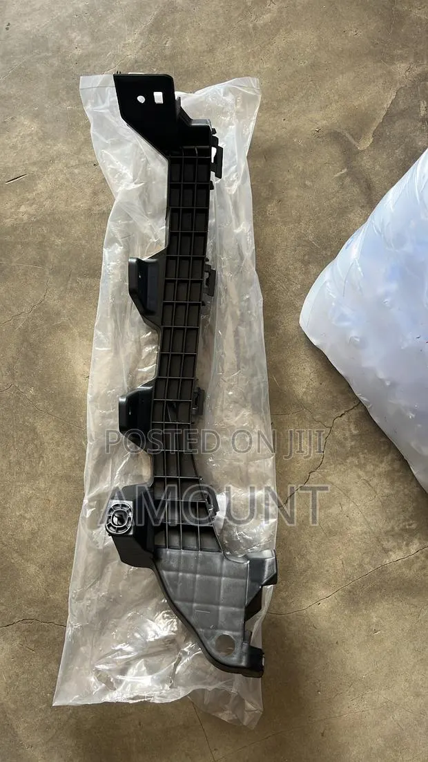 Honda HRV- 2023 Headlight Seat/Locker · Photo 1