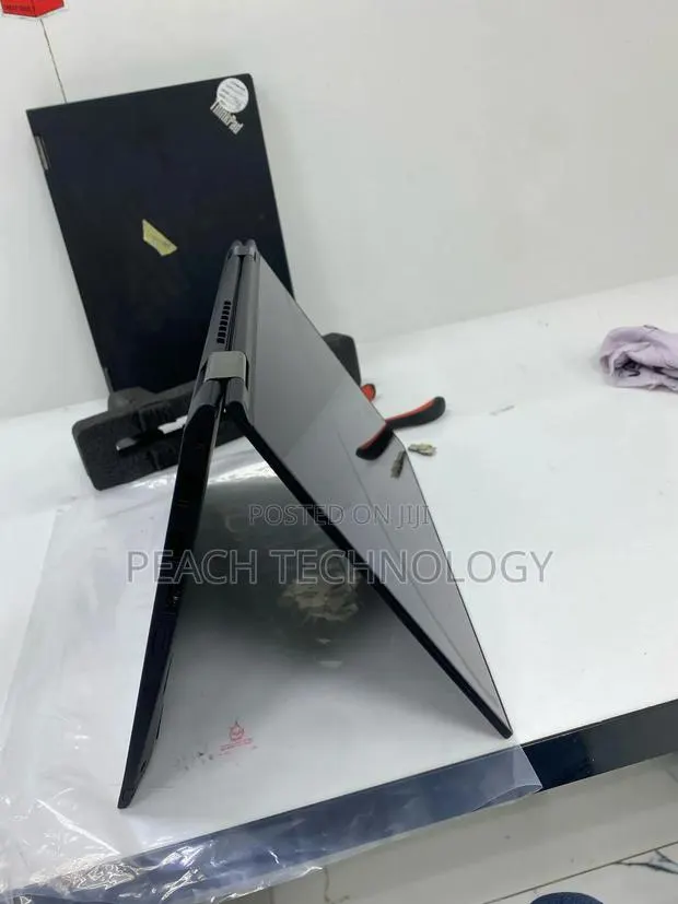 Laptop Lenovo ThinkPad X390 Yoga 16GB Intel Core i5 SSD 256GB · Photo 1