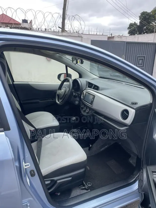 Toyota Vitz 1.0 FWD 3dr 2012 Blue · Photo 1