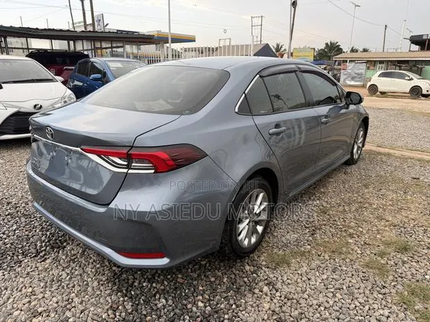 Toyota Corolla LE 2022 Blue · Photo 1