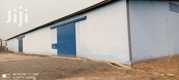 2400m2 WAREHOUSE @ TOR · Photo 1