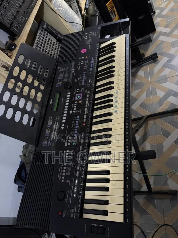 Yamaha PSR 1700 · Photo 1