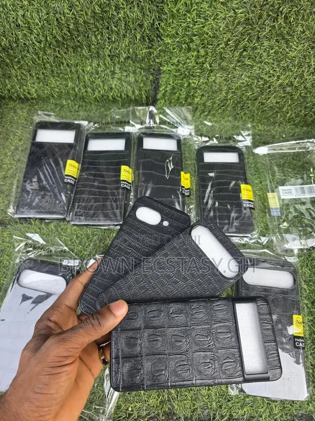 Google Pixel Leather Case for All Pixel Models · Photo 1