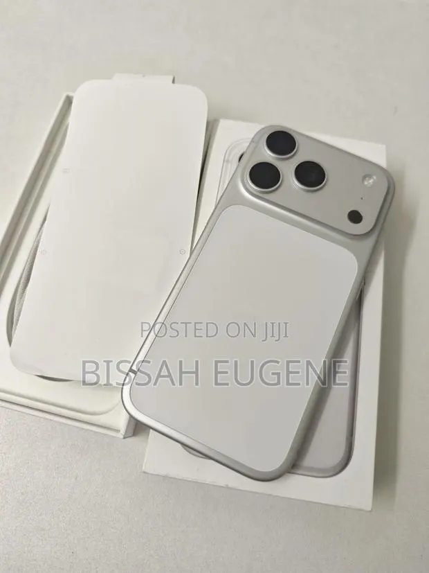 Apple iPhone 17 Pro 256 GB White · Photo 1