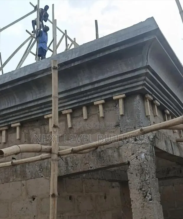 Parapets Combine Strength and Classic Design · Photo 1