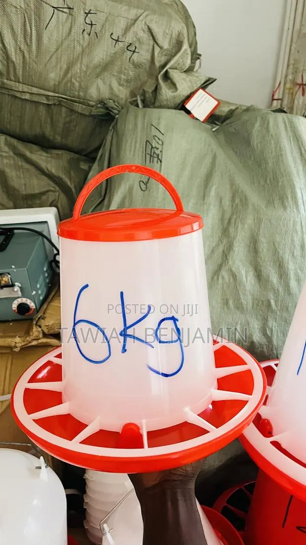 6kg Chicken Feeder · Photo 1