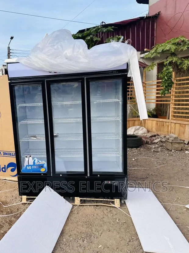 Fan Assistance Cooling Display Fridge Pearl PVC-150 · Photo 1