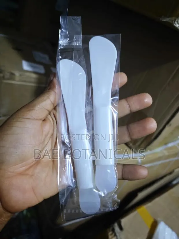 Cosmetic Spatula for Product Application · Photo 1