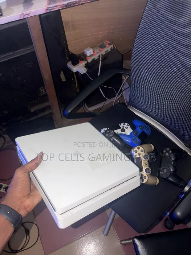 Ps4 Slim With Games · Photo 1