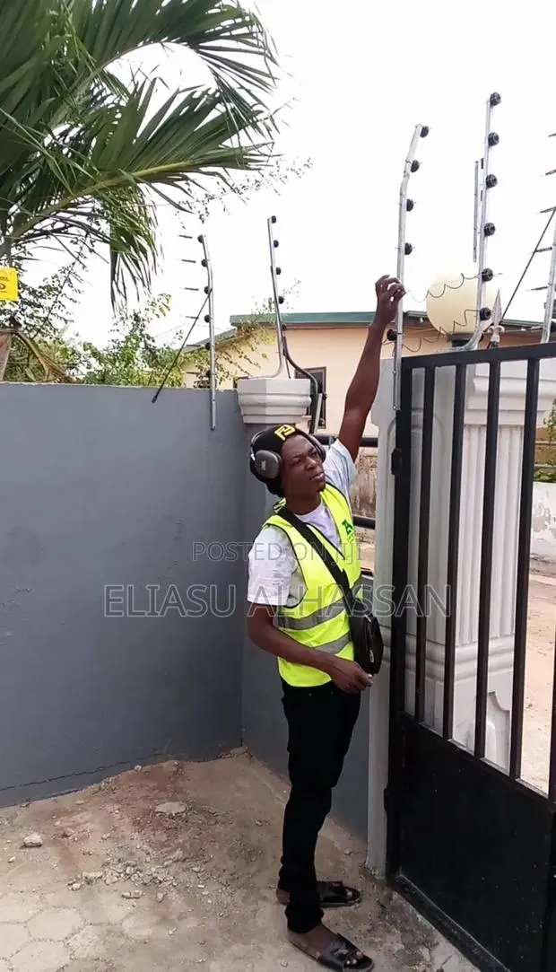 Electric Fence/CCTV/ DSTV · Photo 1