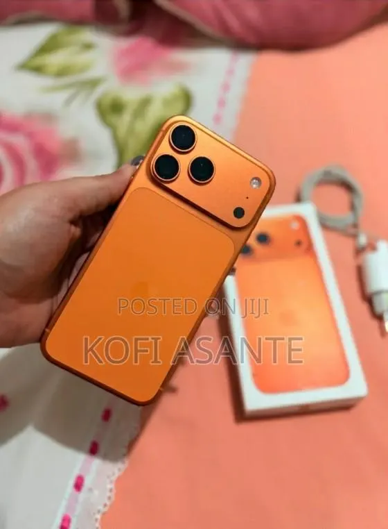 Apple iPhone 17 Pro Max 256 GB Orange · Photo 1