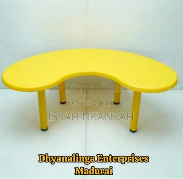 Half Moon Kids Table · Photo 4