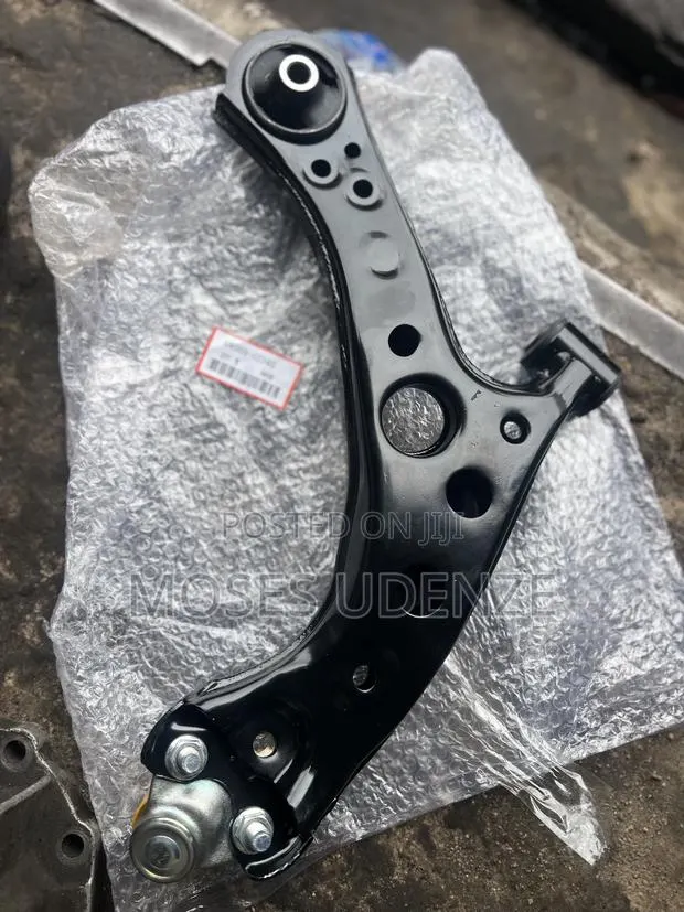 Toyota Corolla 2020,21,22,23,front Lower Arms · Photo 1