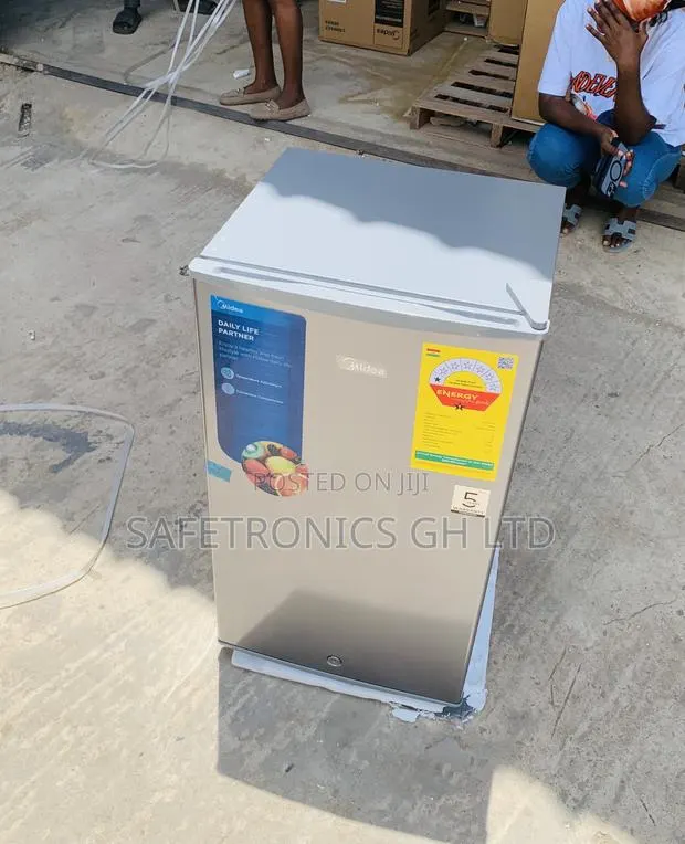 Get Accurate Midea Single Door Table Top Refrigerator 93l · Photo 1