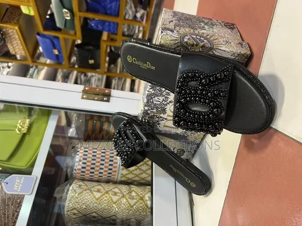 Quality Dior Boxed Slippers · Photo 1