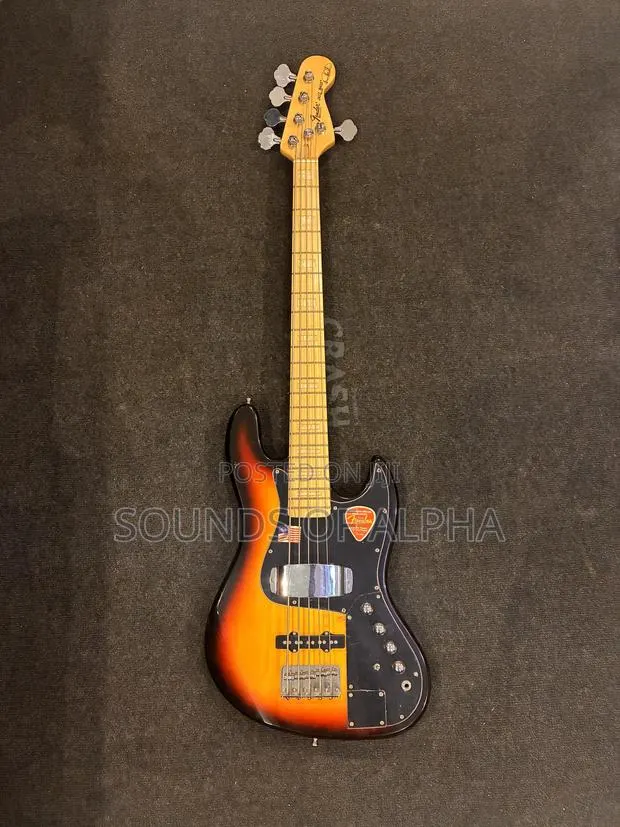 Active Fender Jazz Bass Guitar · Photo 1
