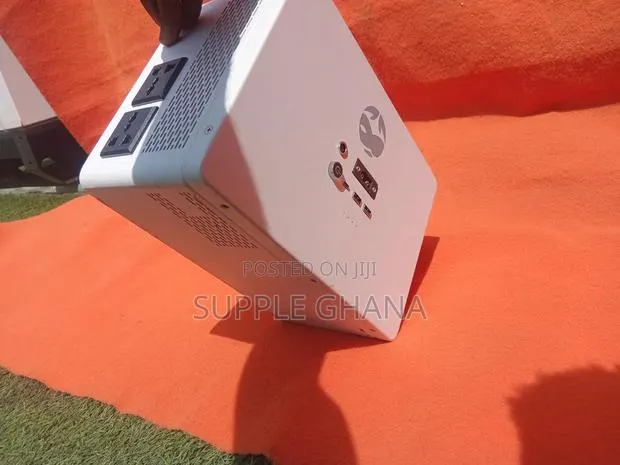Super Quality Portable LED Projector Big Screen Entertainment at Home · Photo 1