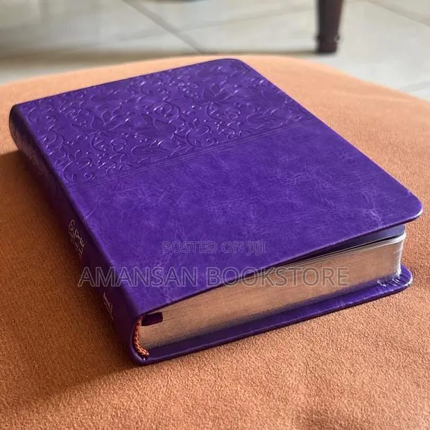 Holman NKJV Compact Ultrathin Bible (Small) · Photo 1