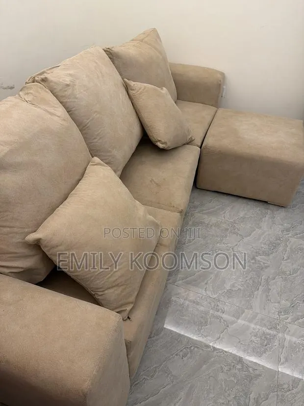 L Shaped Sofa · Photo 1