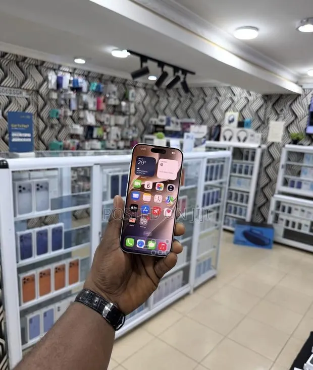 Apple iPhone 17 Pro Max 512 GB Silver · Photo 1
