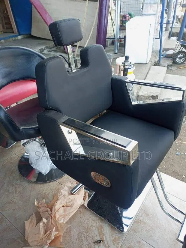 Durable Barbering Chairs · Photo 2