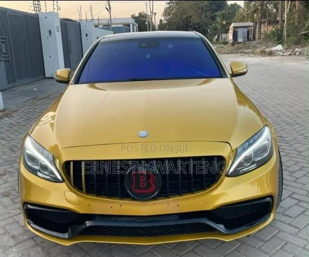 Mercedes-Benz C300 2016 Yellow · Photo 1