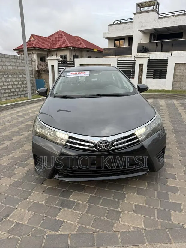 Toyota Corolla LE 4dr Sedan (1.8L 4cyl CVT) 2015 Gray · Photo 1