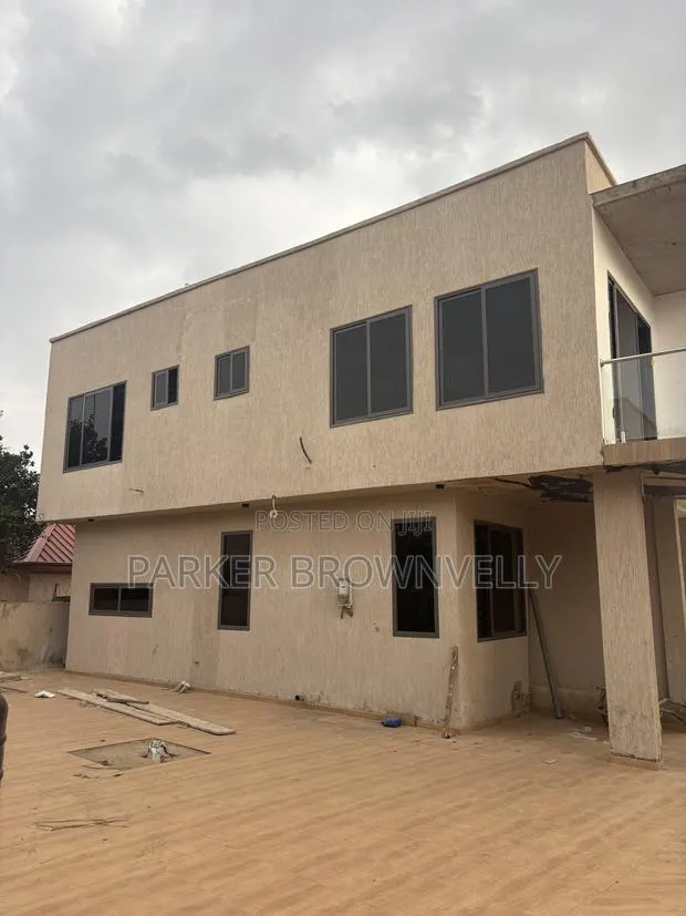 Furnished 4bdrm Apartment in Aae_Properties, Adjiriganor for sale · Photo 1
