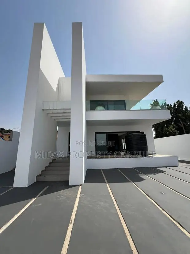 5bdrm House in Adjiringanor, Ability for sale · Photo 1