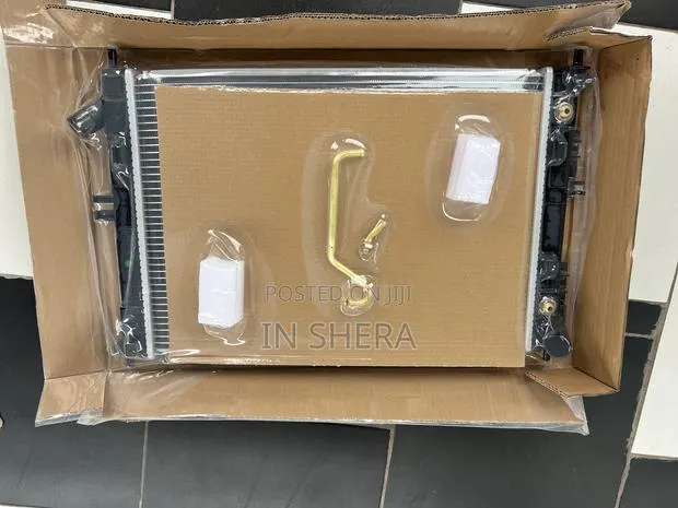 Hyundai Electra Radiator Water Tank 2011 2012 2013 · Photo 1